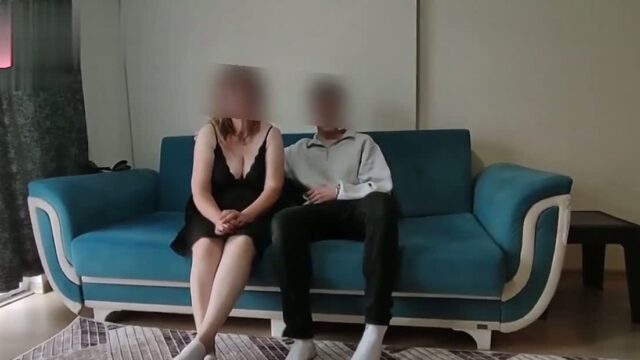 Beyaz tenli milf nurten genci mutlu ediyor